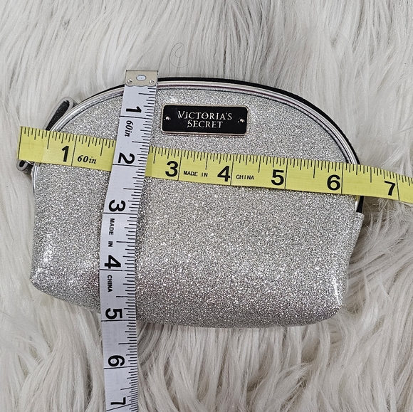 Victoria's secret sparkly silver  mini  make up  bag - Picture 7 of 8